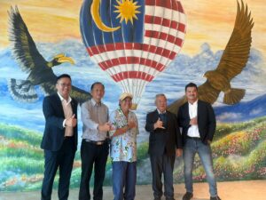 Langit Genting Highlands Bakal Digegarkan: Lebih 50 Penerjun Profesional Sertai Genting BASE Jump 2025!